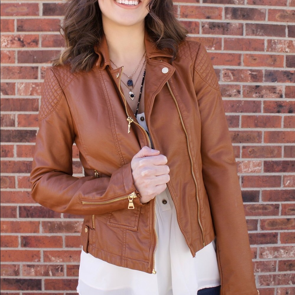 Express quilted shoulder leather jacket